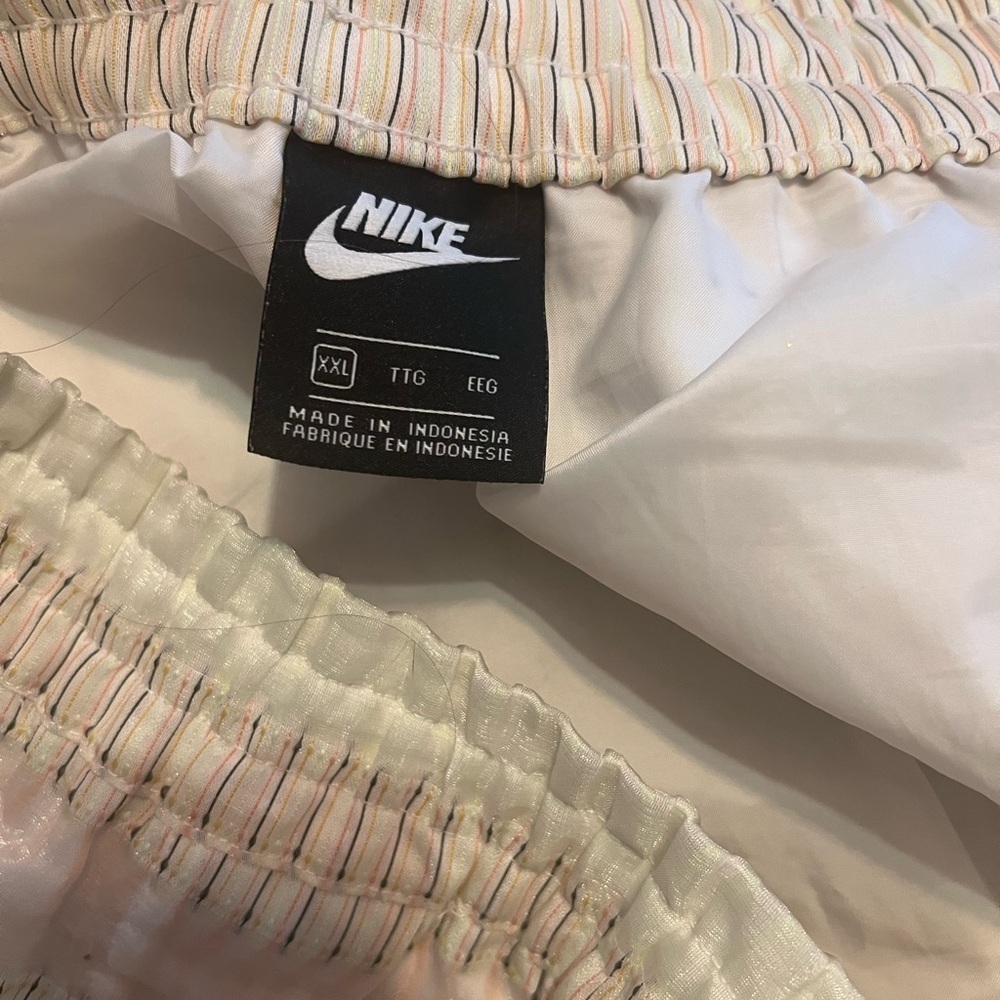 Nike Earth Day Shorts Size XXL - Picture 3 of 3